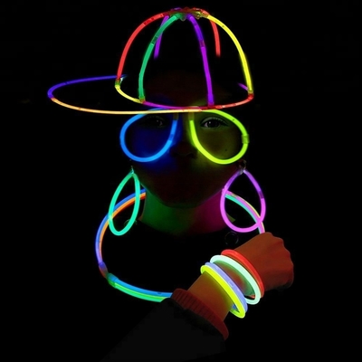 Favori des fêtes Bracelets à bâton lumineux Couleurs variées pour la décoration d'Halloween Excitation