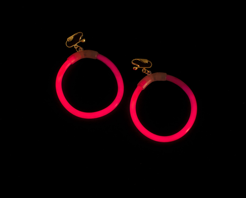 Couleurs variées Boucle d'oreille brillante pour la décoration de fête 5*150mm Temps de brillance 8-12 heures