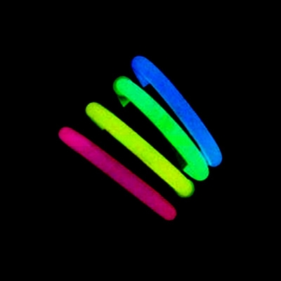 Des bracelets de 8 pouces en couleurs variées pour la fête et la décoration des fêtes